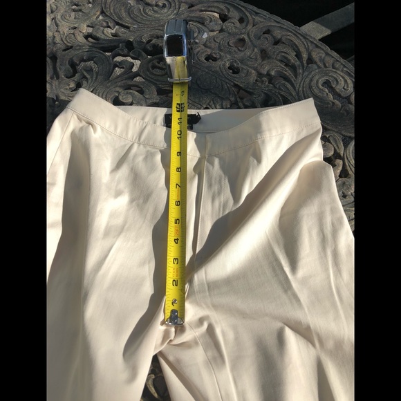 Womyn White Dress Pants.  Size 6 - Picture 2 of 3